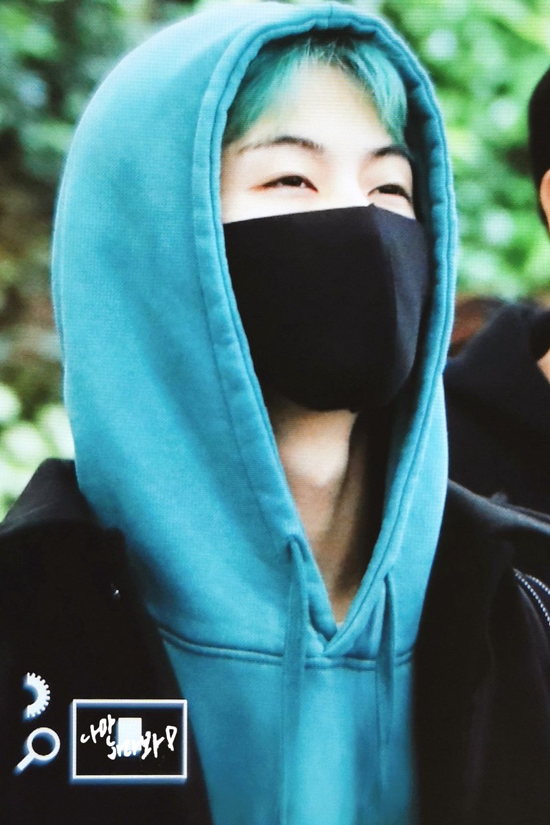 _onlylookatme's tweet photo. 191220 김포입국 #마크 #이마크 #MARK #NCT127 https://t.co/itX01PvBY6