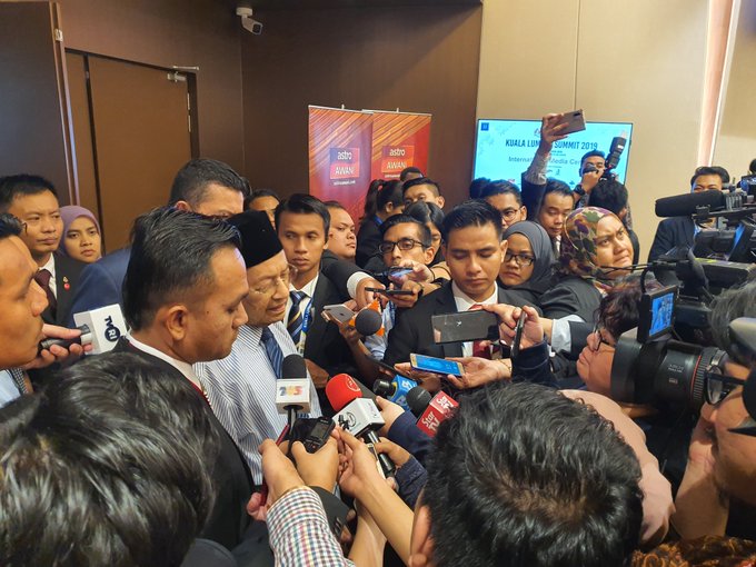 View image on Twitter