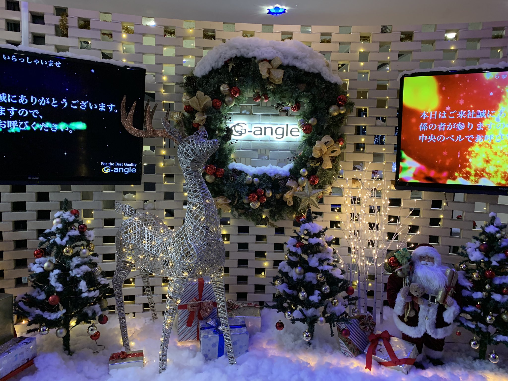 兼松ウェルネス お取引先のジーアングル様のオフィスです クリスマスの飾り付けが凝りに凝っています 醸し出すクリスマス感はもはや感動の域 来年も楽しみにしたくなります ジーアングル 動画制作 スタジオ収録 クリスマス