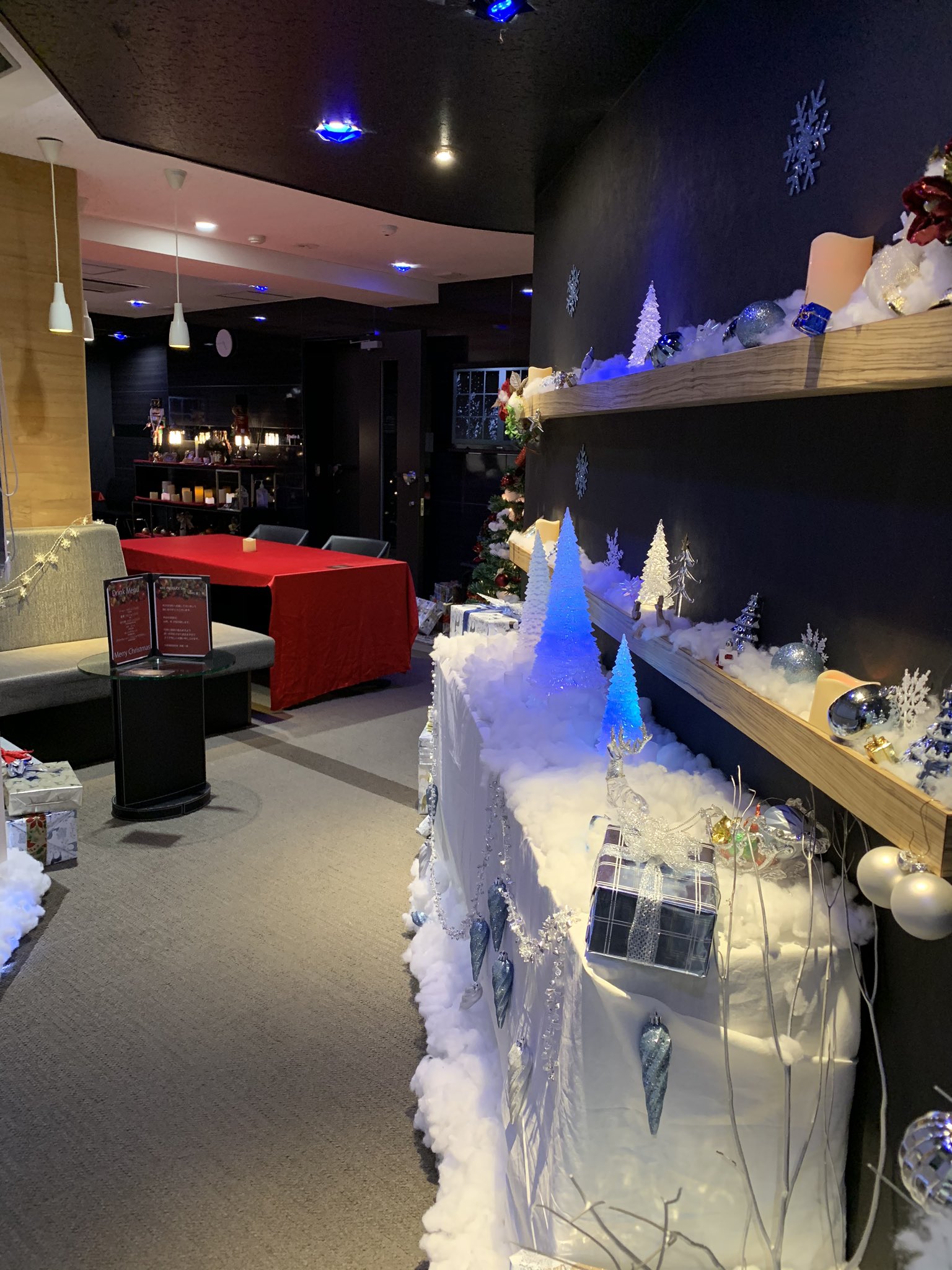 兼松ウェルネス お取引先のジーアングル様のオフィスです クリスマスの飾り付けが凝りに凝っています 醸し出すクリスマス感はもはや感動の域 来年も楽しみにしたくなります ジーアングル 動画制作 スタジオ収録 クリスマス