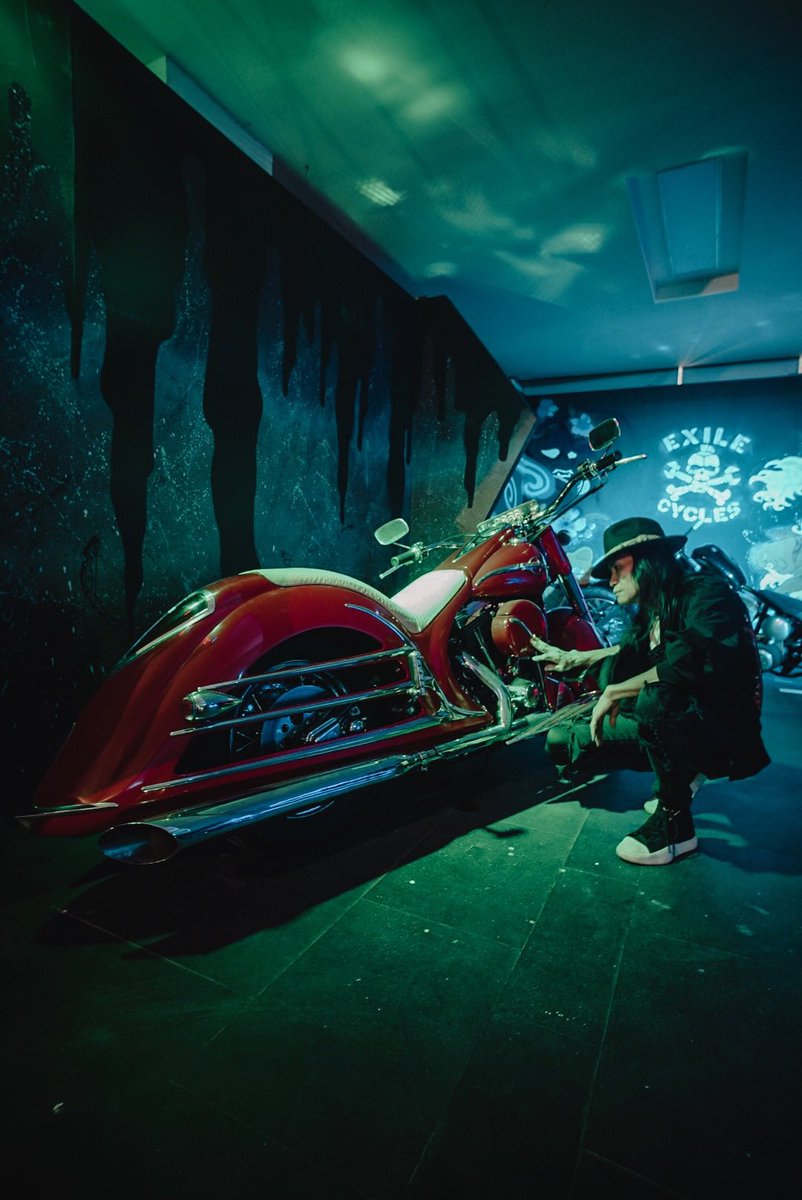 Motor ke 10, dari Bob Dron yg dipajang juga di Fantasy World <a href="/iimsmotobike/">IIMS Motobike Show</a> expo, merah menyala bisa utk ke pesta pake dress, kan motornya gata dresser