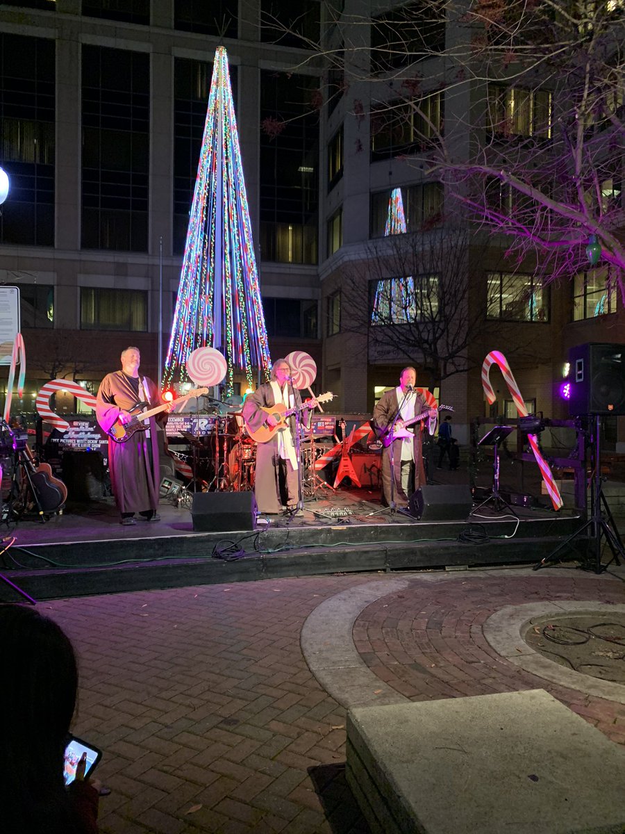 modestosound's tweet photo. The Lodge Pole Pickers were rocking pretty hard tonight if you weren’t there you missed out!!! Make sure to head on downtown Modesto Plaza 20th and 21st for Rockin Holiday
-
-
#modestosoundlive #modestosound #music #modesto #starwarspremiere #funnight #jedis #livemusicrocks https://t.co/7IYlnjogQA