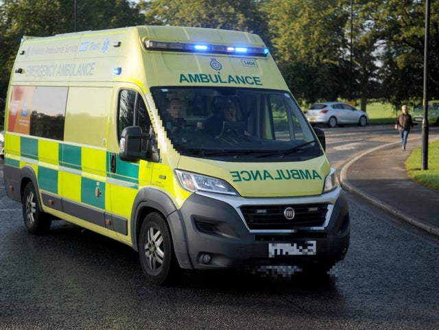 rodbarnes_yas's tweet photo. Its challenging enough for the NHS and emergency service staff. So its disheartening to hear of another physical attack on one of our emergency crews this morning. Completely unacceptable behaviour @YorksAmbulance @YAS_NickS https://t.co/oWegMA1q2x