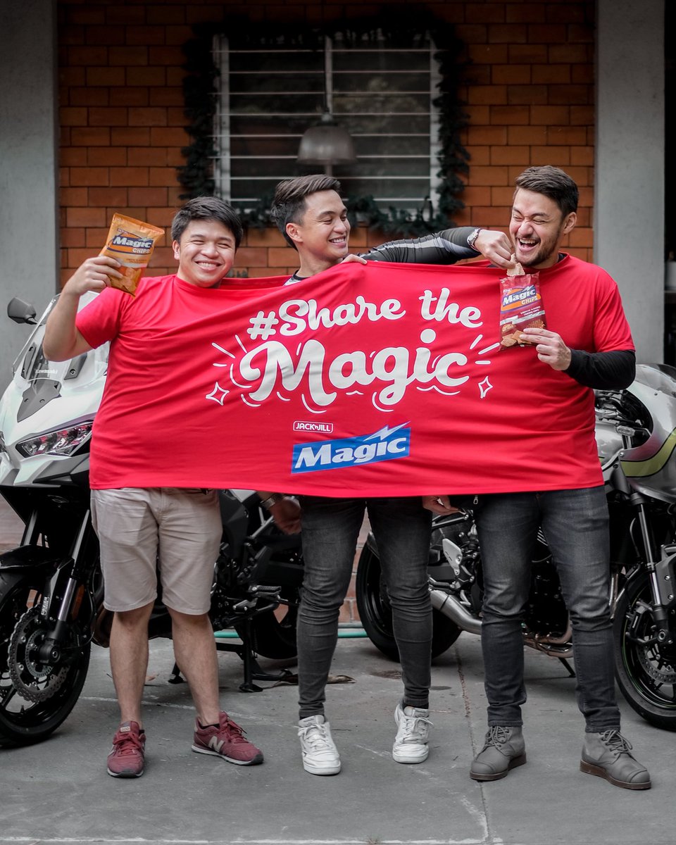 domdomroque's tweet photo. Sarap kasama ng barkada lalo na when we share our favorite Magic Chips. Enjoying this #MagicMoment 👌🏾⁣
⁣
Kita niyo naman, talaga namang sobrang close namin kaya nga we #ShareTheMagic and share a shirt 😂 hahahaha! #MagicCrackers https://t.co/Q0eI0kXt4S