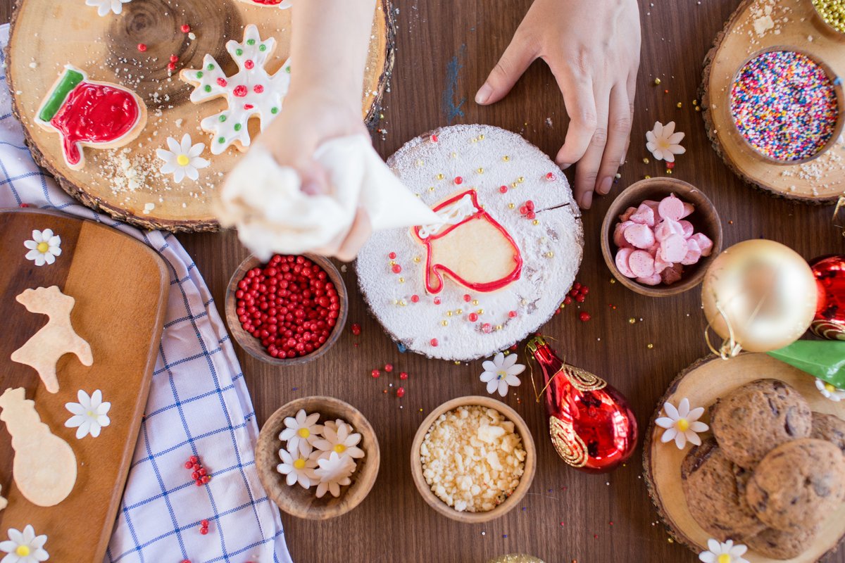 RitzCarlton's tweet photo. Your little ones will bring home their own special memory with an engaging #RitzKids mini cooking class where they can learn to make fun snacks. https://t.co/C2JbL5Czif