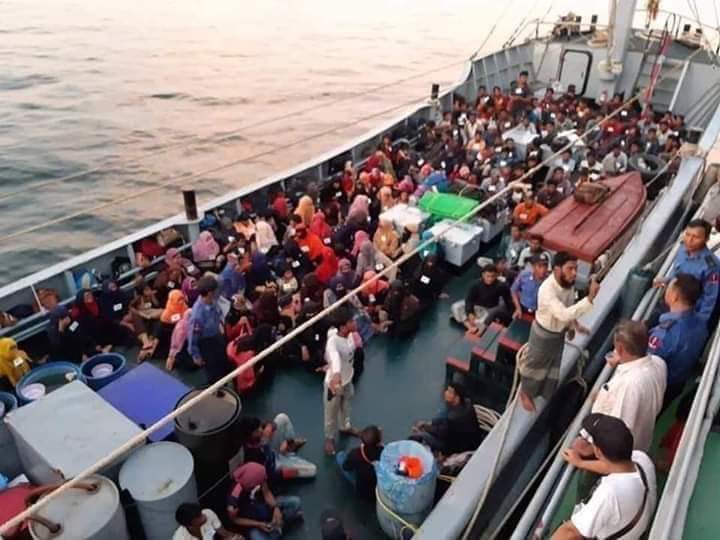 ခုိးဝင္သတင္းသာ
ျမင္ရ၍ ျပန္ပုိ႔သတင္း
မျမင္ရေသာသတင္းမ်ား