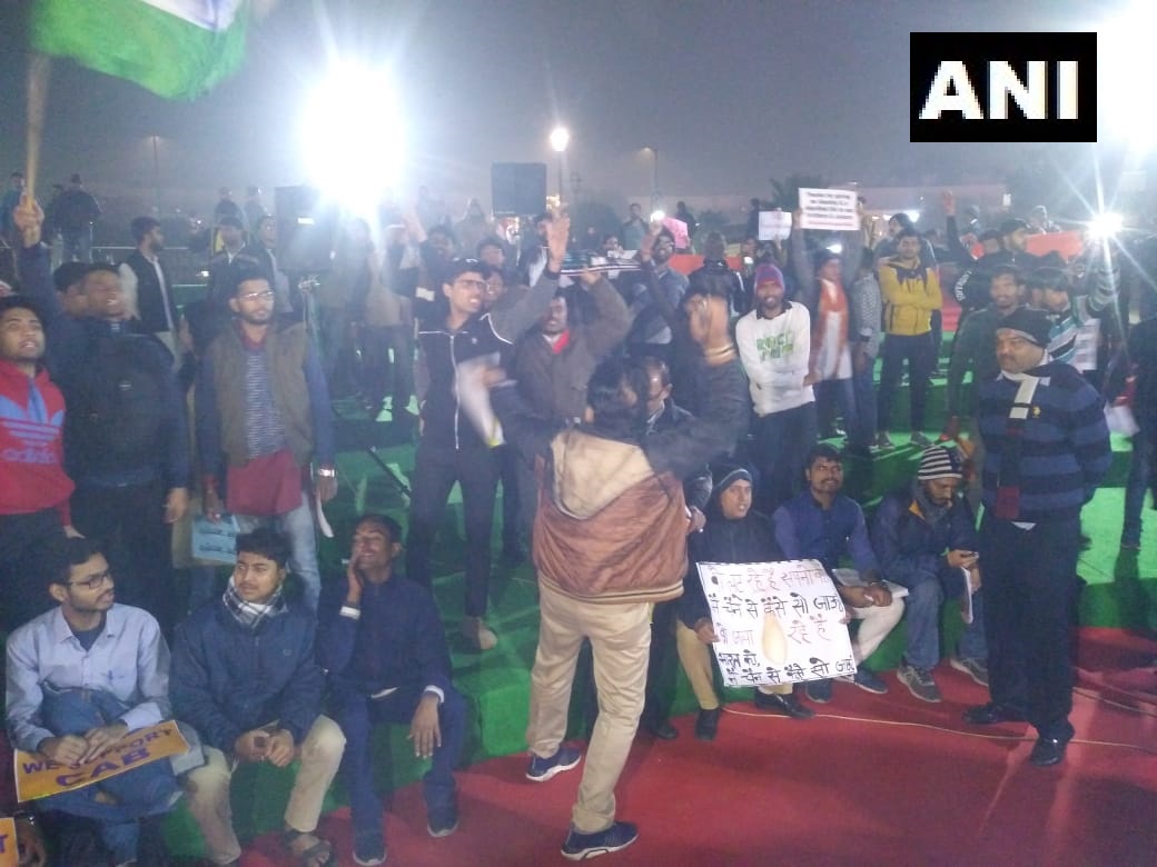 ndtv's tweet photo. People hold demonstration at Central Park in Connaught Place in support of #CitizenshipAmendmentAct 

(📸ANI) https://t.co/KY73yTAOlV
