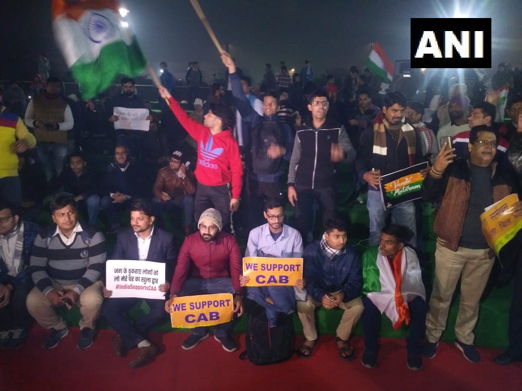 ndtv's tweet photo. People hold demonstration at Central Park in Connaught Place in support of #CitizenshipAmendmentAct 

(📸ANI) https://t.co/KY73yTAOlV
