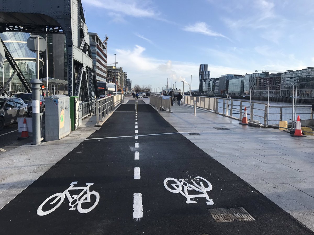 GraemeMcQ's tweet photo. Nice early Christmas present for cyclists and pedestrians in Dublin... new segregated bridges opened today outside @theccd. Removes a real pinch point for those walking and on bikes. #betterdublin https://t.co/kb2hXAwYdS