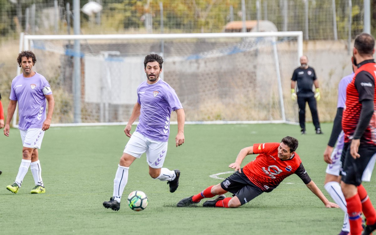 deportesNA's tweet photo. FÚTBOL⚽️| Veteranos
📰El Trival Valderas, último rival del año para los @VeteranosGuada 
👉https://t.co/RHLFPaOnPT https://t.co/7Ikuz7nxWj