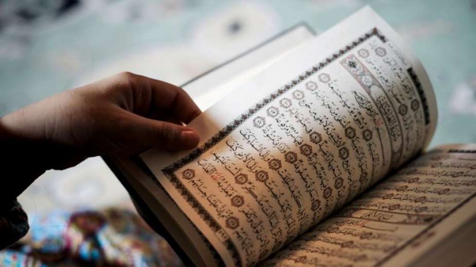 هل يجوز قراؤة القران بدون وضوء من المصحف
