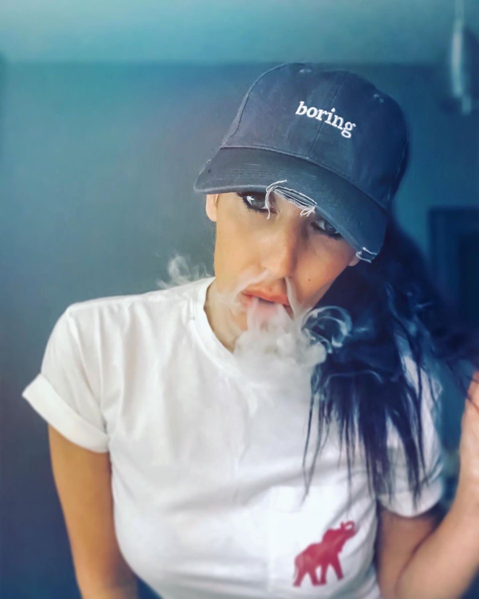 TheBoringVapeCo's tweet photo. Being yourself is important, never generic but always authentic.

Simplicity is beautiful. 

📸@mount_v_moore_ 

#theboringvapeco #thesuperfruits #eliquidforadults #eliquid #vapelife #no2minors #quitforchrsitmas #tbvc #eliquidnevertastedsogood #embrace https://t.co/3dR6Wu3Pt1