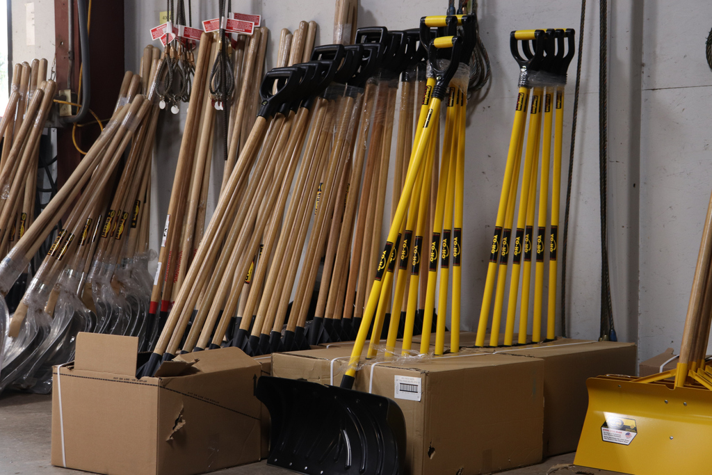Shovels! You need 'em? We got 'em! One for every applicatiion! Check out the full guide; 
mrmqt.com/wp-content/upl…
.
.
.
#906rentals #TeamMidway #Yoho #Ames #Amestools #Shovels #YeomenShovels #Yeomen #SnowRemoval #SnowShoveling #WinterWeather #SnowScoop #IceBreaker
