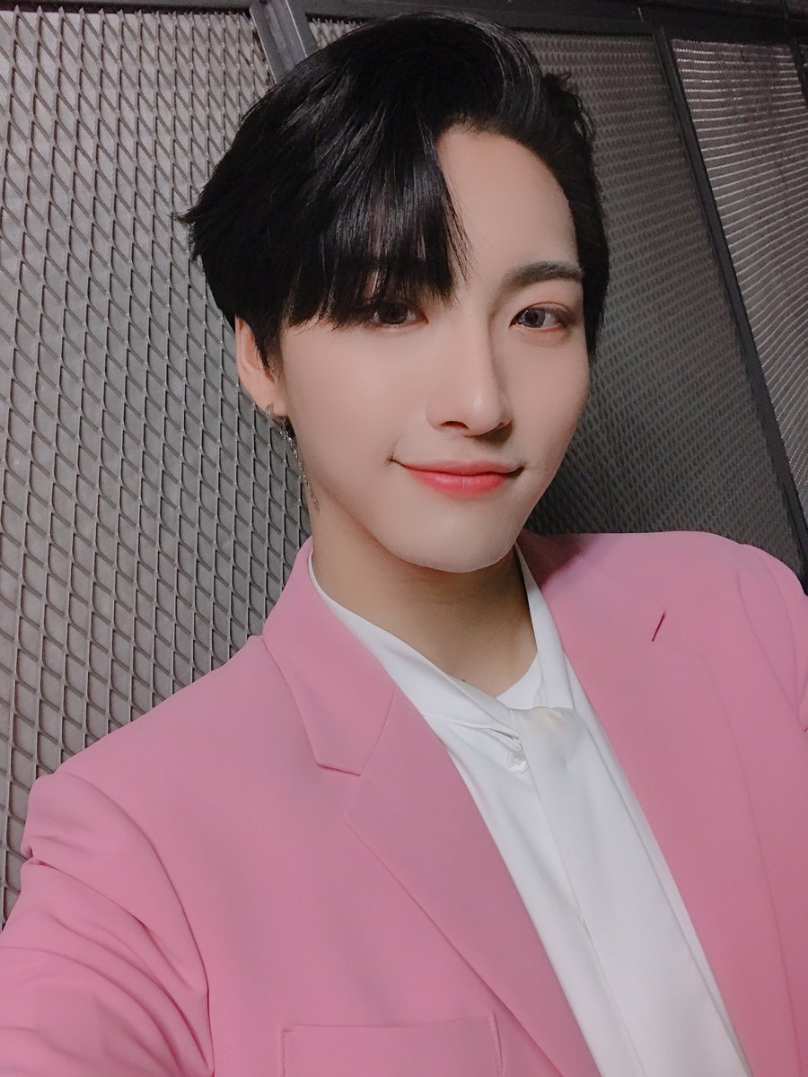 ATEEZofficial's tweet photo. [#성화] 오늘 에이티니에게 드리는 하트는 핑크색입니다💝💞💓💗💖💘💕
#ATEEZ #에이티즈 https://t.co/rSdWJNNCNF