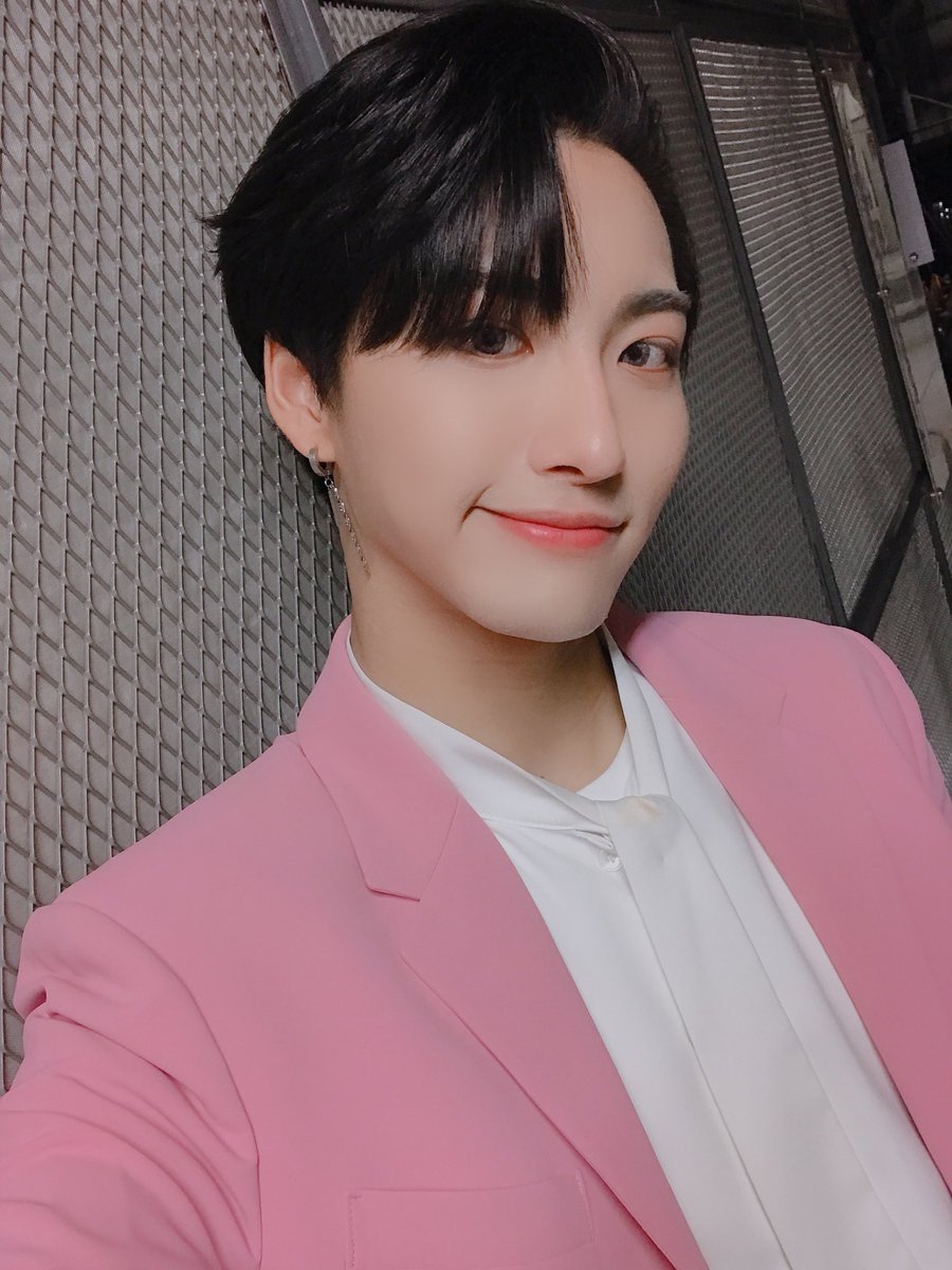 ATEEZofficial's tweet photo. [#성화] 오늘 에이티니에게 드리는 하트는 핑크색입니다💝💞💓💗💖💘💕
#ATEEZ #에이티즈 https://t.co/rSdWJNNCNF