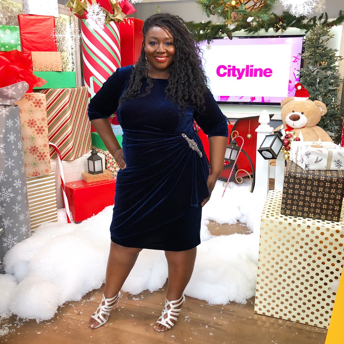 TracypMakeup's tweet photo. Here’s the gorgeous dress from a store called Laura, that I wore on today’s Holiday episode of @Cityline 👌🏿 #LauraStyle #ItFitsMeToo https://t.co/waVgkCwbxr