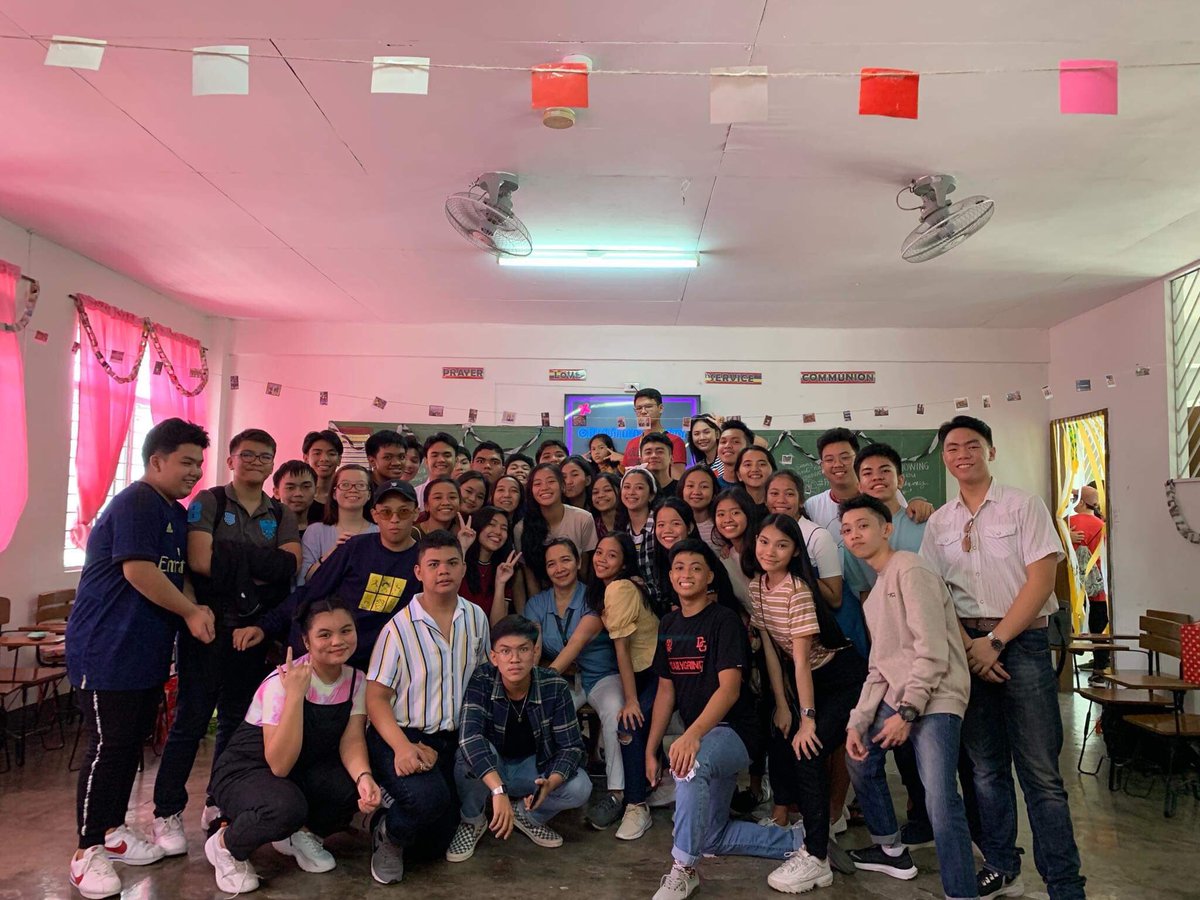 SimpUlols's tweet photo. Pamilyang nagkakaisa https://t.co/JQ3CTj04uN