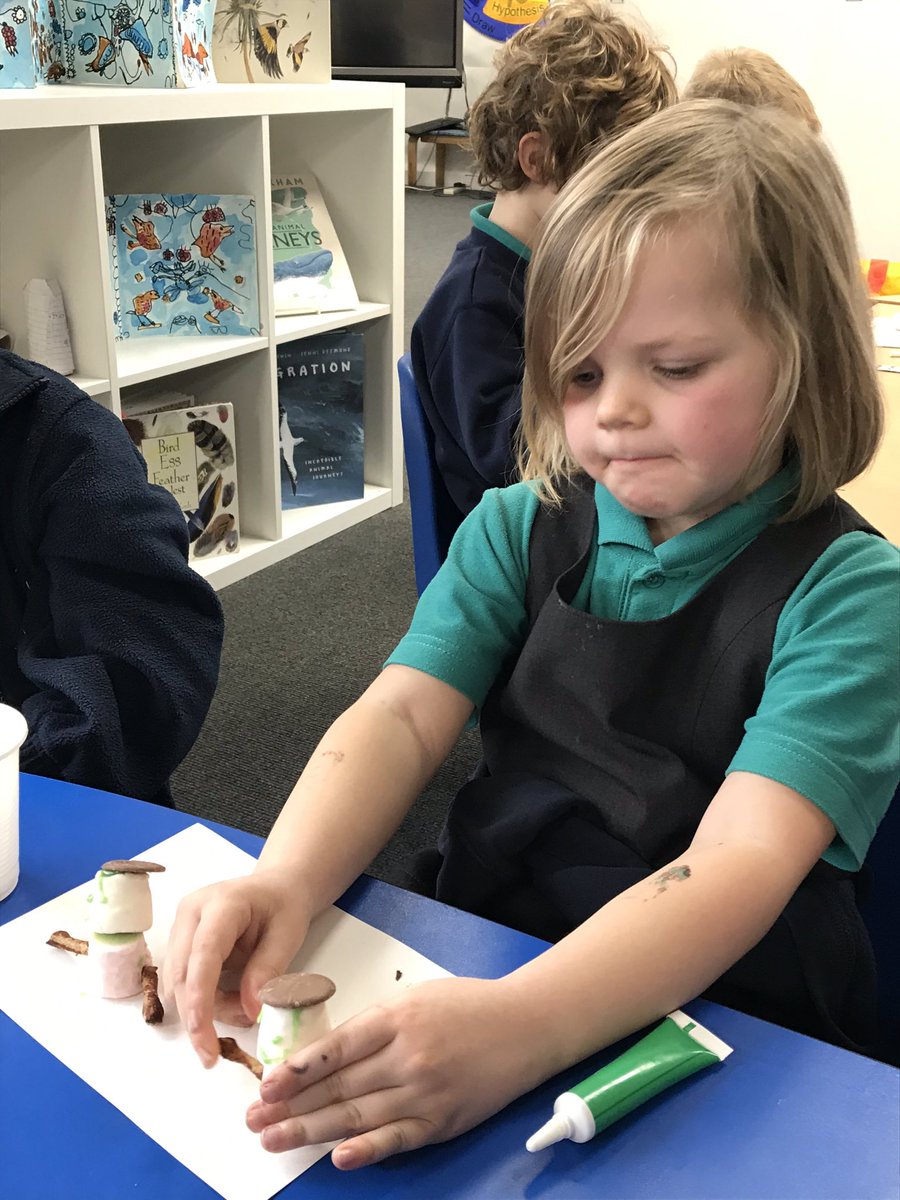 BoughtonHeath's tweet photo. Having fun in Year One #makingsnowmen https://t.co/Hl5iKYry6Q