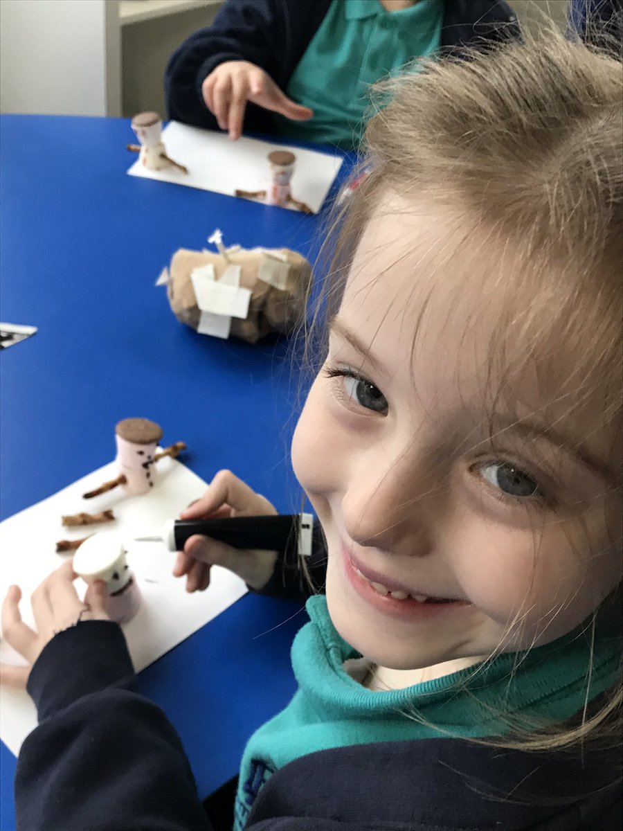 BoughtonHeath's tweet photo. Having fun in Year One #makingsnowmen https://t.co/Hl5iKYry6Q