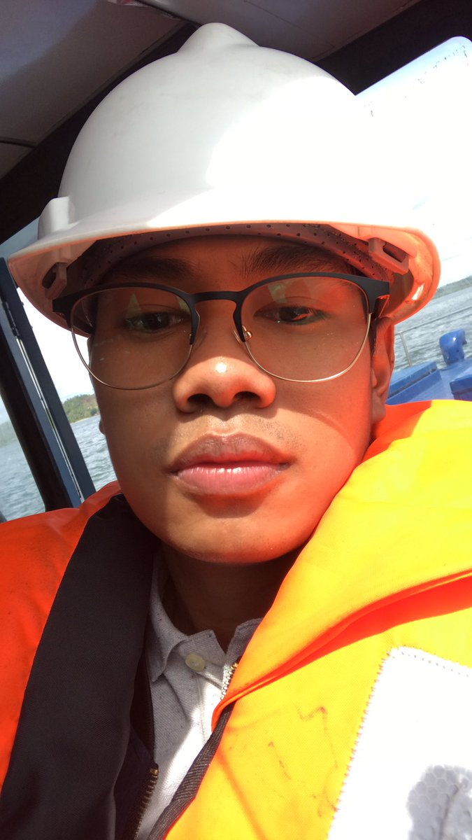 Multasyam_Aco's tweet photo. Ikutan pakai safety helmet aja biar kaya orang orang https://t.co/cQlUMGe518