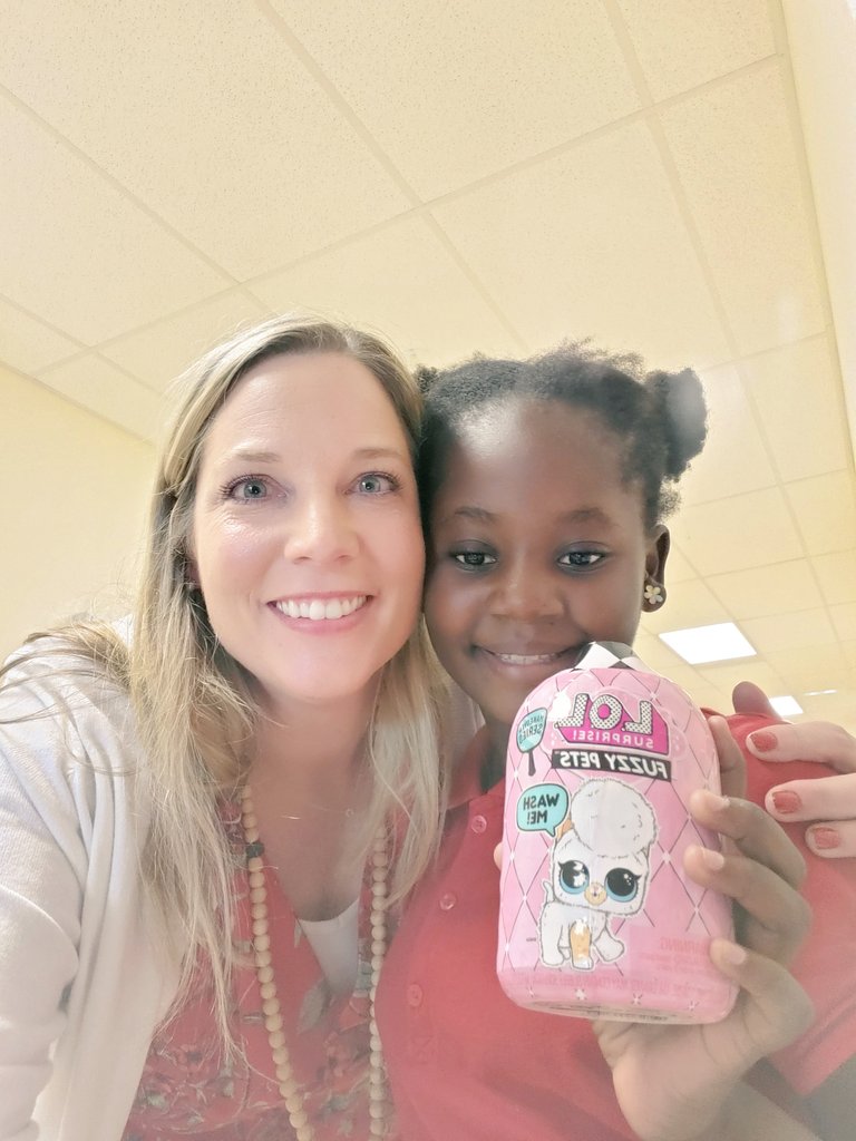 TechyBecky7's tweet photo. Being a mentee is the best!! Seeing their faces light up when they see you...doesn't get better than that! All the happy feels. 🥰 @CESbuzzing @verobeachelem #SDIRCstrongertogether #techinSDIRC #SDIRCproud https://t.co/jEqDJ5yU3U