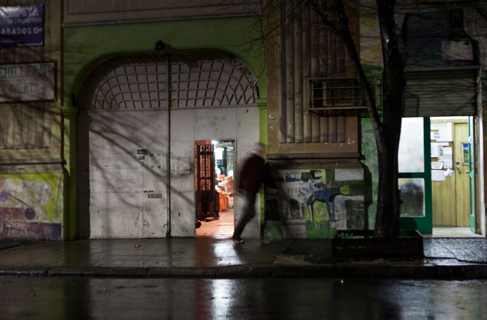 📌 Recordando la trágica represión y crisis económica y social vivida en nuestro país un 20 de diciembre del 2001, compartimos fragmento del número #máquina, de la Revista #TemaUno

"Overoles y guardapolvos" 👇

unipe.edu.ar/images/phocado…

#UNIPE
#PúblicaYGratuita