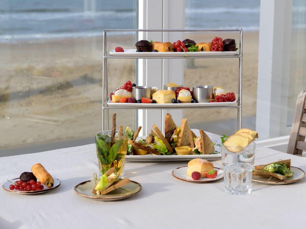 De #Kerstvakantie leent zich bij uitstek voor een heerlijke High Tea bij Deining. Kom lekker uitwaaien en genieten op het #strand van #Castricum aan #Zee! Ook ideaal voor een #babyshower of als je iets anders te vieren hebt. Ga voor online reserveren naar deining.nl/eten-drinken/o…