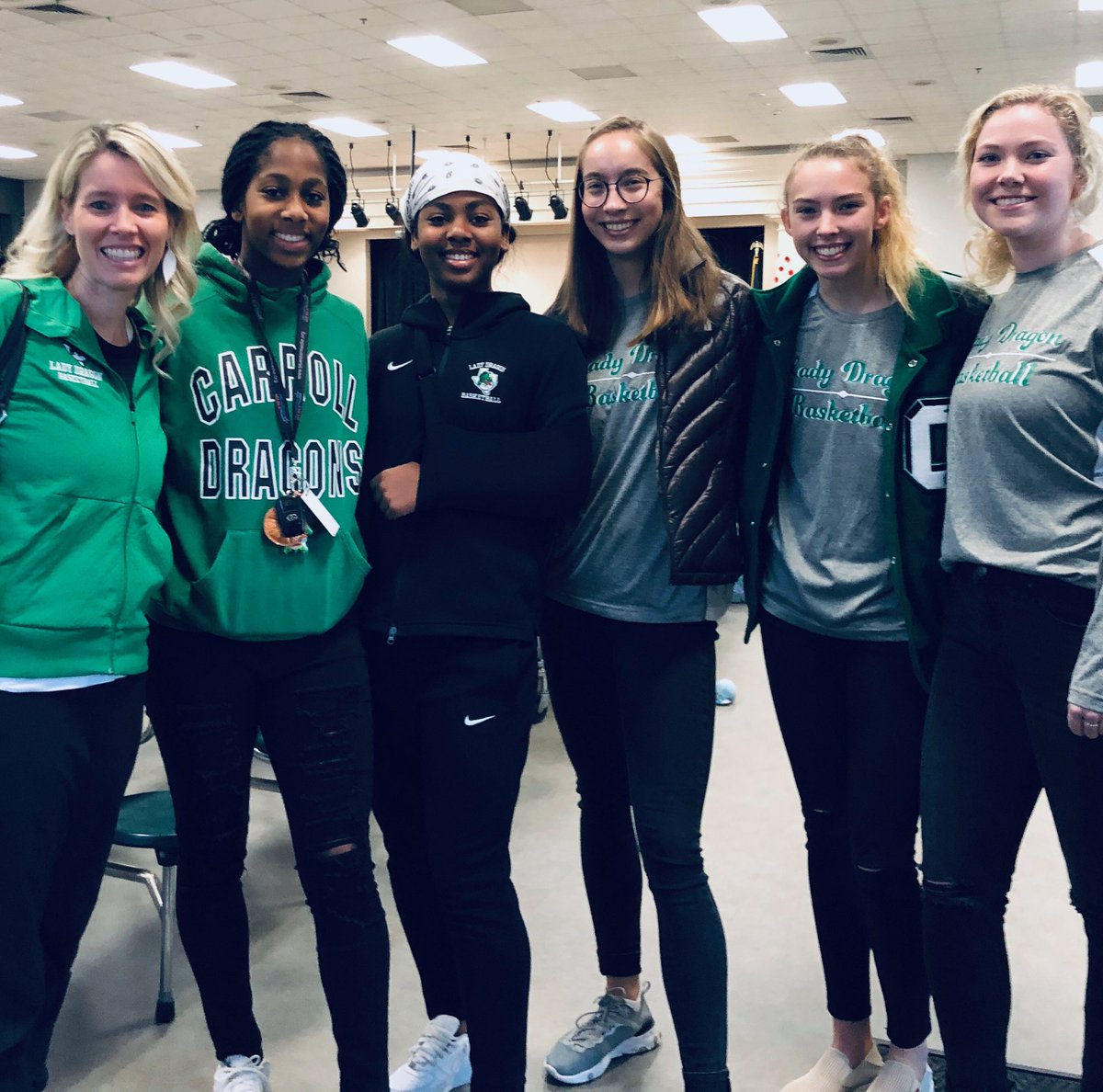 robynmccoart's tweet photo. Loved having the opportunity to meet all the dads and kids @oldunionES on Thursday morning at #DadsClub.💚 So thankful for our 4 Lady Dragon seniors (and one junior) who got up early to help out! They are fabulous young ladies!!!🏀💚 https://t.co/zK9xcuPCqI