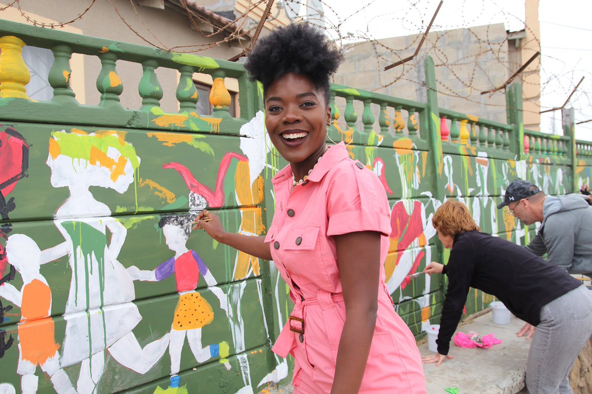 EscapetotheCape's tweet photo. Getting their hands dirty .. but so much fun painting the mural by Juma Art Tour , @united   @discoverctwc @MeetSA_ @SATravelTrade  @SouthAfrica
 #myunitedjourney #meetsouthafrica #discoverctwc #jumaarttours #thestoryroom @iamSimplyCyn @CailaQuinn https://t.co/jYuqWZIXjz