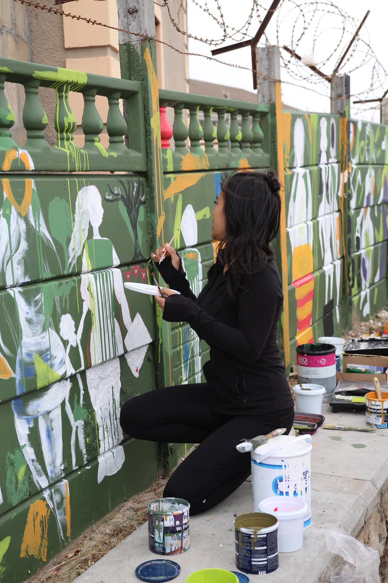 EscapetotheCape's tweet photo. Getting their hands dirty .. but so much fun painting the mural by Juma Art Tour , @united   @discoverctwc @MeetSA_ @SATravelTrade  @SouthAfrica
 #myunitedjourney #meetsouthafrica #discoverctwc #jumaarttours #thestoryroom @iamSimplyCyn @CailaQuinn https://t.co/jYuqWZIXjz