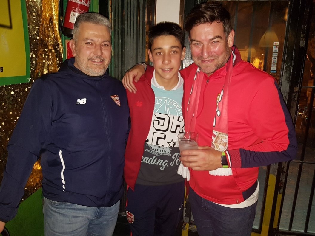 En esta foto hay dos pedazos muy grandes de mi corazón. Gracias amigo, por tu cariño a Jesús, por todas tus risas, por ser mi killer y por cuidarme siempre, hasta en tus peores momentos. 
Cuídamelo, Alfredo... Te quiero !!!
D.E.P.
❤❤❤💙💙💙💪💪💪