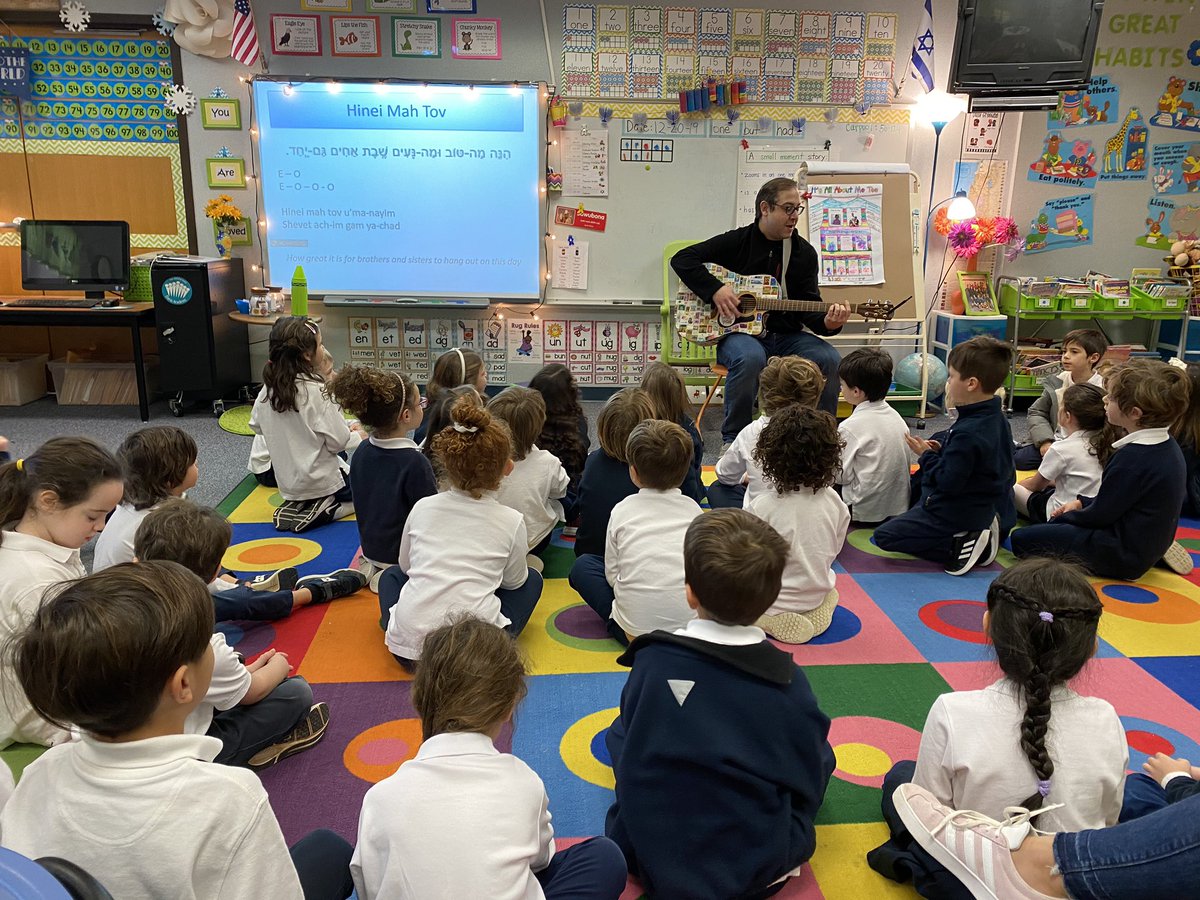 MrsShell_TDA's tweet image. Shabbat in the classroom today! Thank you @rabbispen ! @CCohenKinder