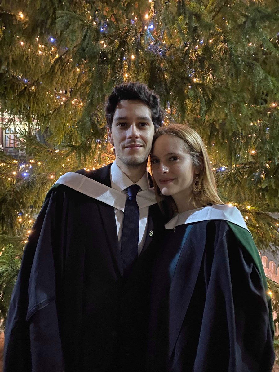 lauralimede's tweet photo. #LeedsGrad19 https://t.co/ZpRAzRsGhO