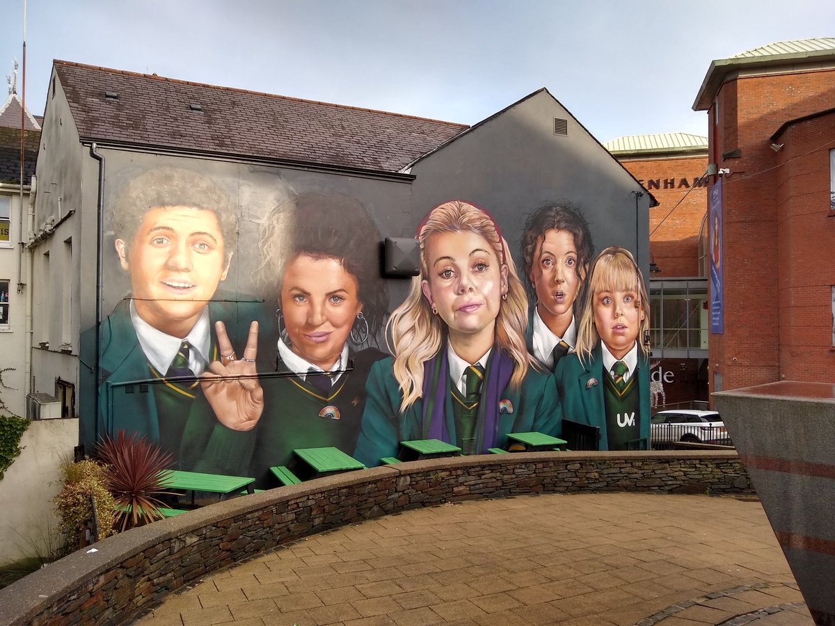 TonyDidSomeCode's tweet image. Derry girls (&amp;amp; the wee English fella).

Loving that they have pride pins too.