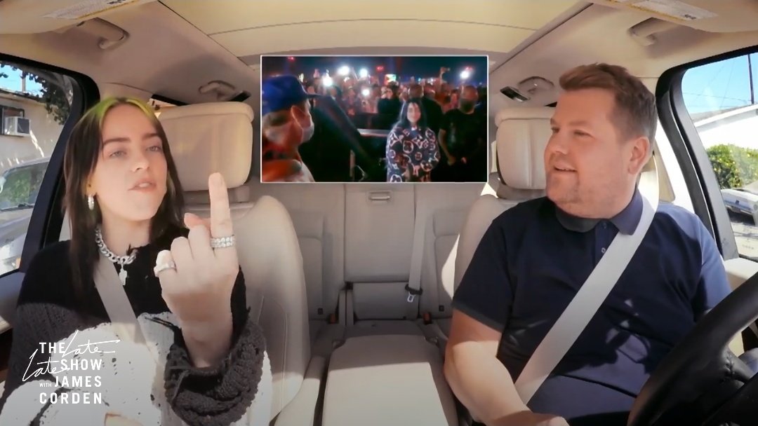 น้องบิลลี่ เล่าปสก. ติ่งคอมพลีทให้ฟังบอกว่า ตอนน้องไปงาน coachella บอกทีมงานว่า อย่าเอา justin bieber มาเซอร์ไพรซ์เด็ดขาด คือน้องรับไม่ไหวแน่ สรุปน้องเจอ JB หน้าเวทีบอกเห็นแว้บเดียวจำได้หมดเลย ภาษาร่างกายต่างๆ jb กวักนิ้วให้ไปหา น้องตัวแข็งเลย โบกมือไม่เอาๆอย่างเดียว 🤣