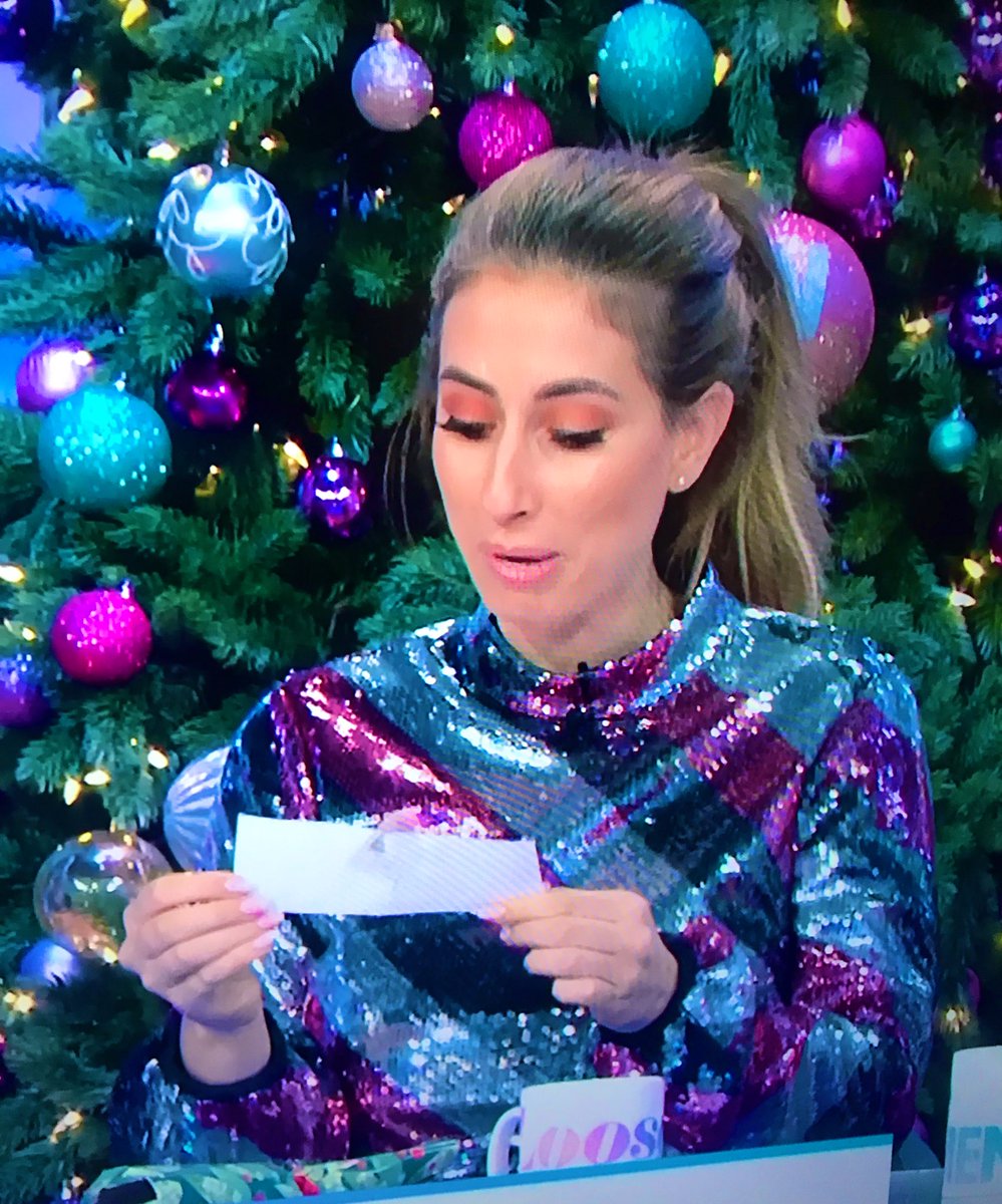 sezzera's tweet image. ✨Oooh wow- (((@StaceySolomon)) and @loosewomen - where is your beautiful top from?! 🌈💫✨✨ #SequinTop - @ZARA // @MonsoonUK // @ASOS 🎄🎄🎄✨