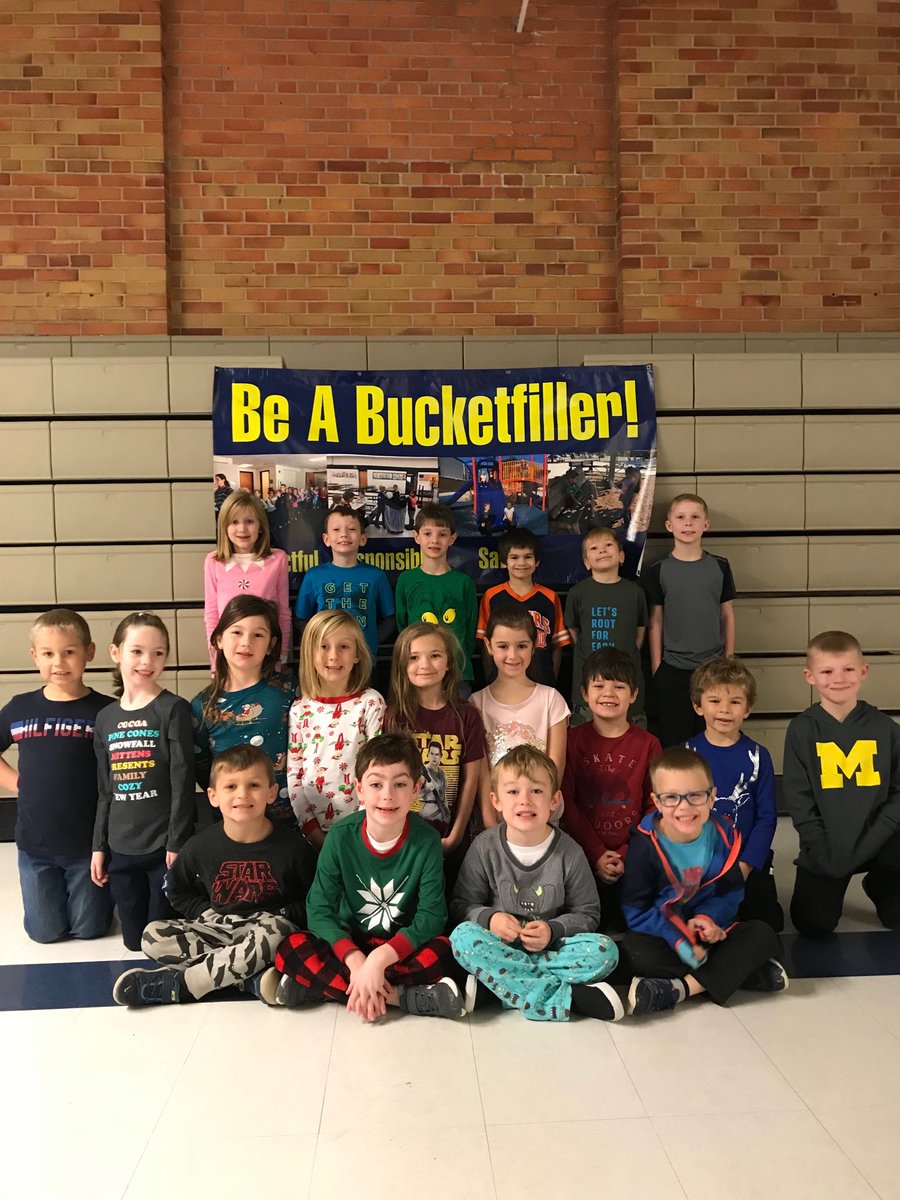 NCESupport's tweet photo. Merry Christmas from our North Creek Bucketfillers!@NorthCreekElem https://t.co/2FYXiI05gK