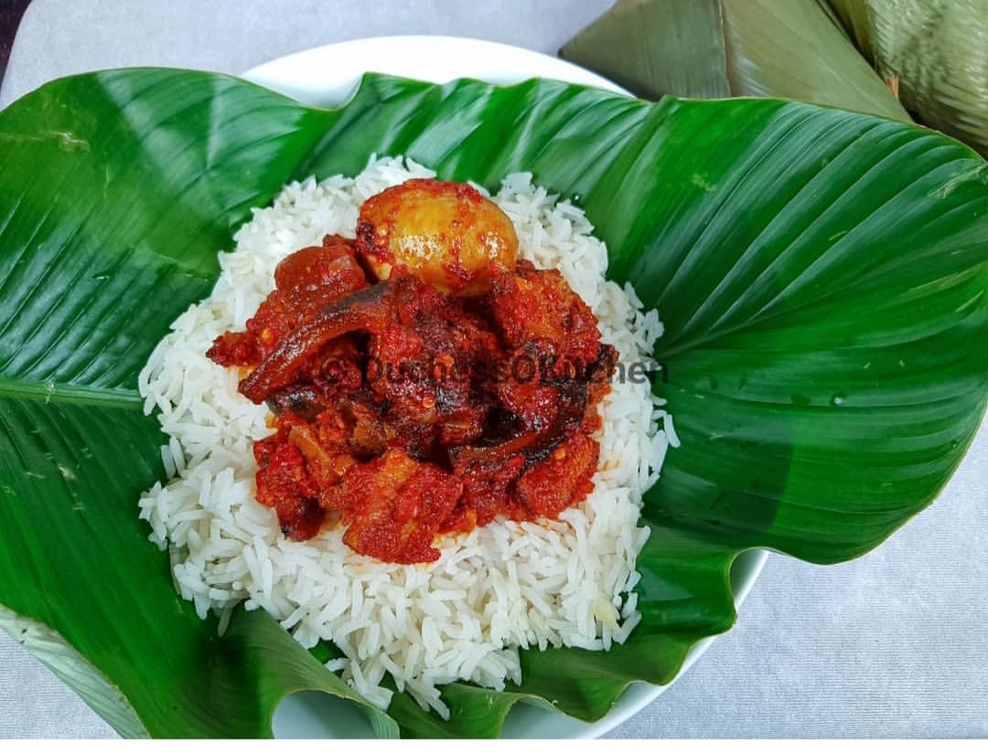 DuchessOKitchen's tweet photo. _____

Now wouldn't you rather have this delicious palm oil stew with banana leaf steamed rice for lunch? 
_____

As promised, video for my Duchess O Palm oil stew and Banana leaf steamed rice is up on my #Youtubechannel #Pleasesubscribe 
#Duchessokitchen https://t.co/1BqMwi6zrf