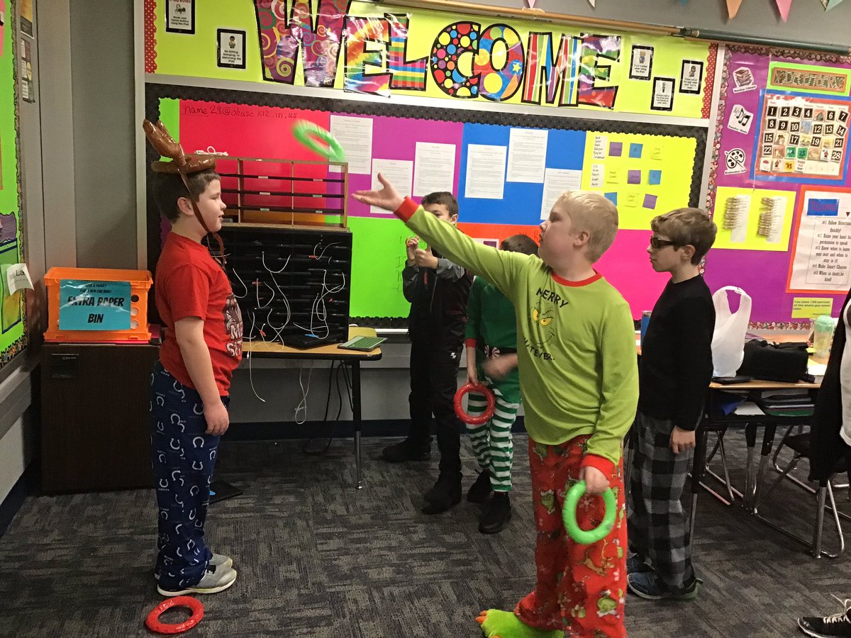 mrsjfourthgrade's tweet photo. Party! So fun! https://t.co/sfQ5DmTVfr