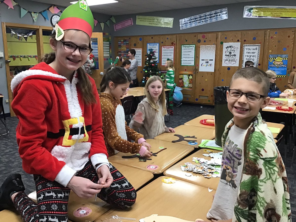 mrsjfourthgrade's tweet photo. Party! So fun! https://t.co/sfQ5DmTVfr