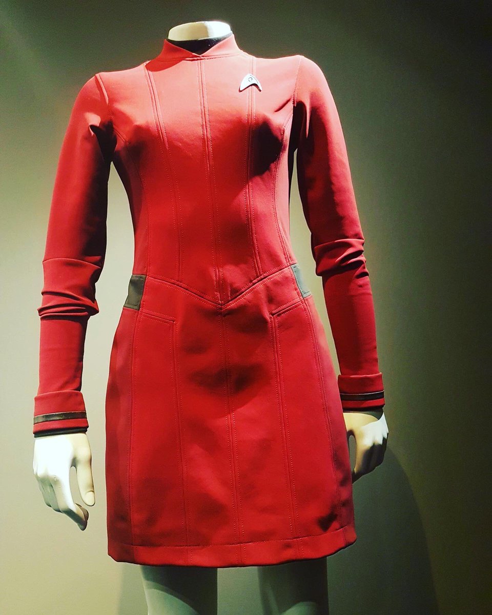 xue_ent's tweet photo. @zoesaldana ‘s Lt. Uhura’s costume from @StarTrek Beyond (2016) directed by @justinlin . Costume designed by @SanjaHays . On display at the @ParamountPics studio tour.
...
#startrek #startrekbeyond #justinlin #simonpegg #uhura #uhuracosplay #moviecostumes #paramountstudiotour https://t.co/zuUSkHbPRP