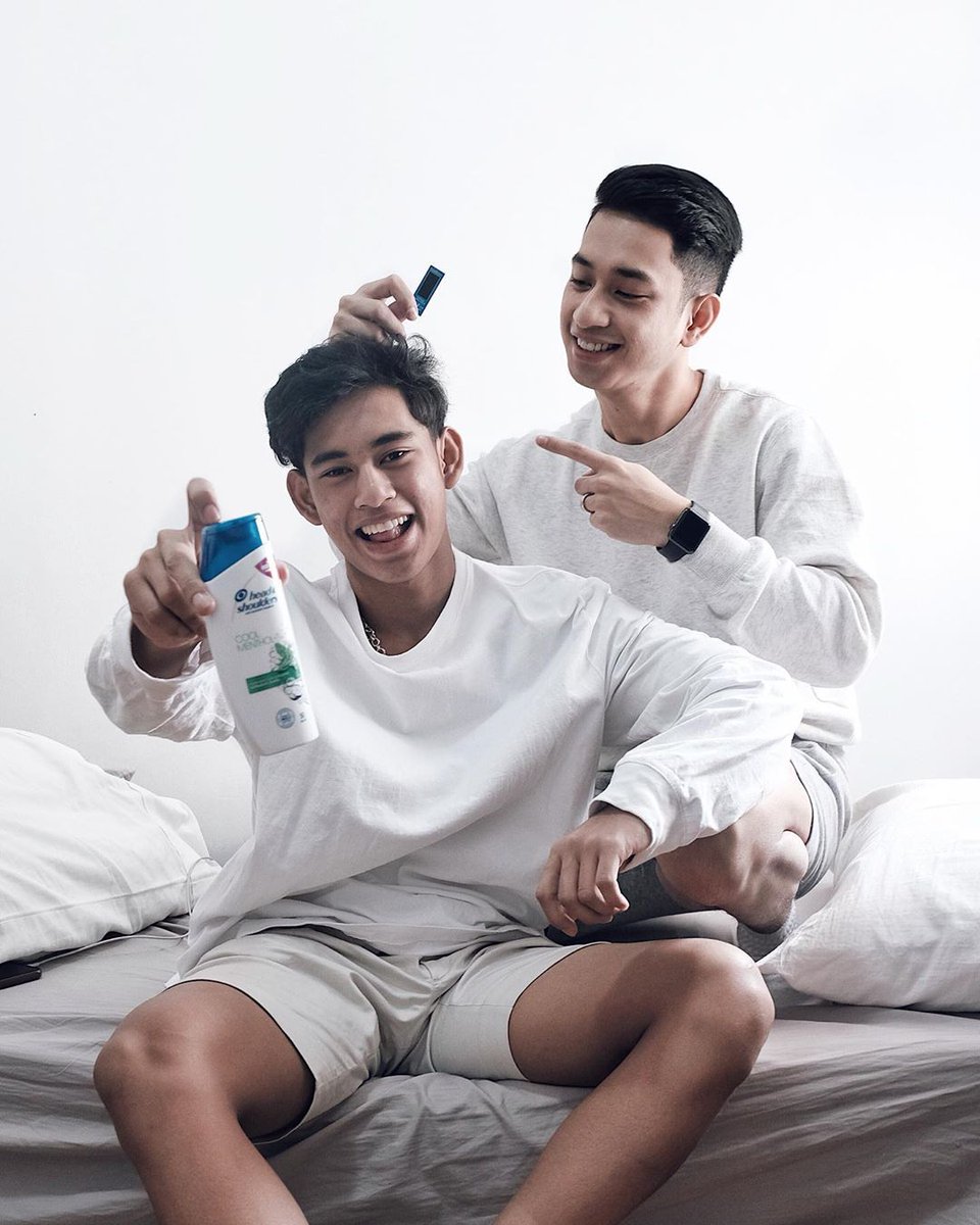 HeadShouldersPh's tweet photo. Hating kapatid! @gerickmanalo shares his scalp care so they could both have a cool and dandruff-free hair.

Get yours now in leading supermarkets nationwide.

#ScalpExpert #HeadandShouldersPH #HeadsTogether #haircare #shampoo #haircareroutine https://t.co/2WHmXMKZGT