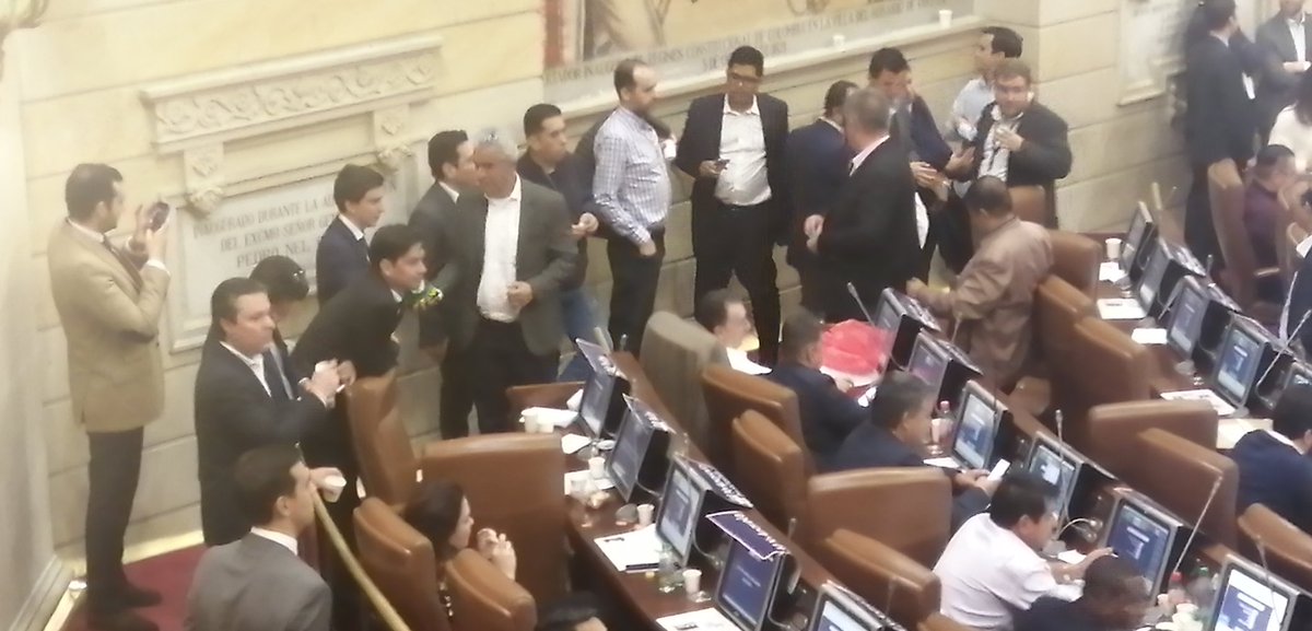 LaSillaIA's tweet photo. #TributariaLSV #Cámara Circula el súper coco para la trasnochada. https://t.co/xNkhYZl2LI