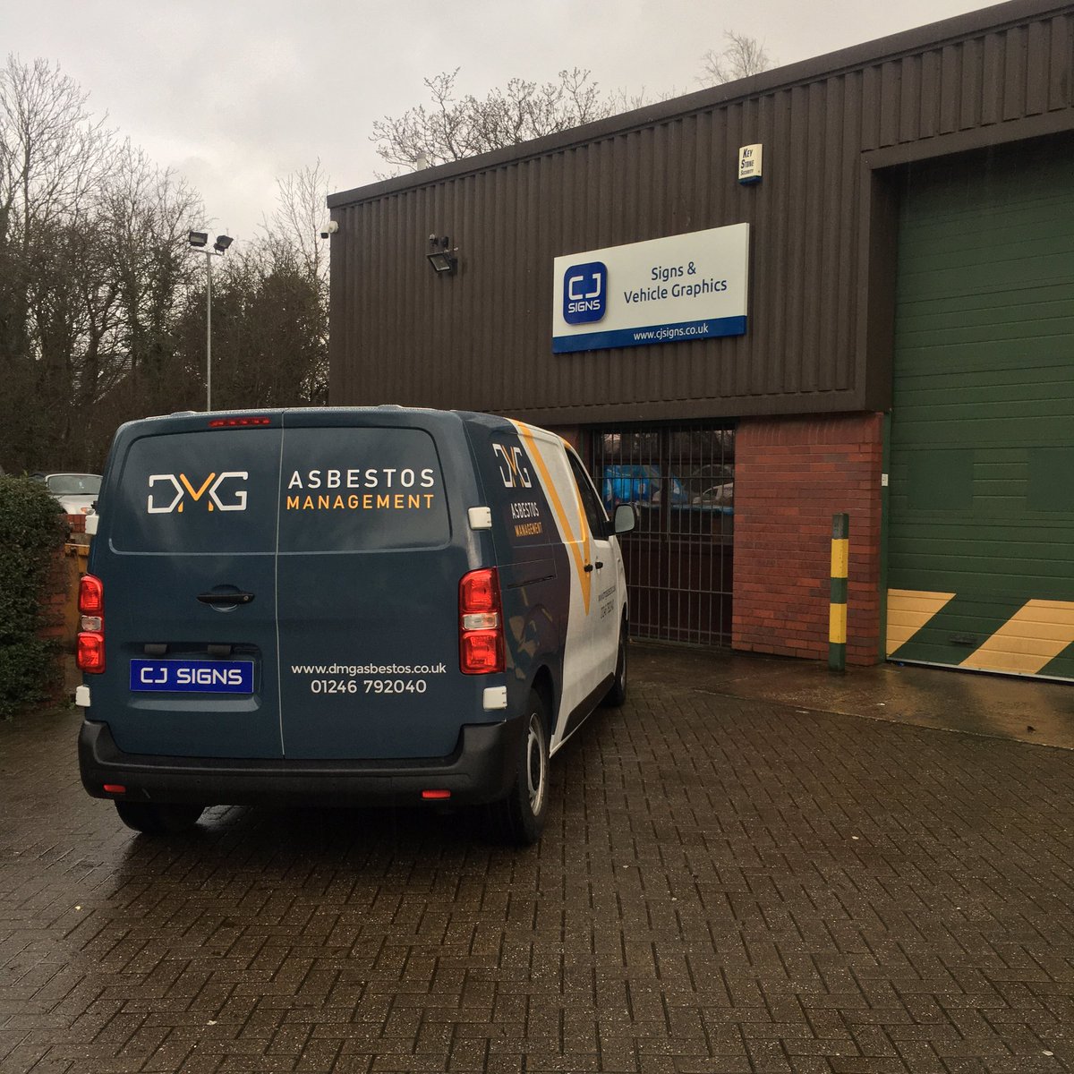 CJSignsLtd's tweet image. Nice and clean #digitallyprinted Part wrap for DMG Asbestos Management. 

@rolanddguk @William_Smiths #partwrap #commercialgraphics #sheffieldissuper #sheffieldbusiness