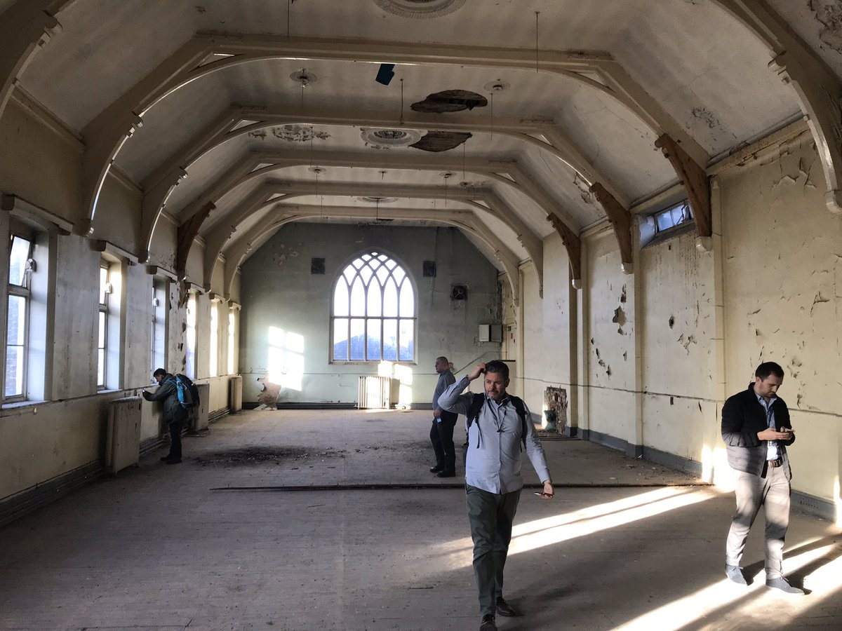 summerstown182's tweet photo. And at No16, high on the hilll overlooking #Tooting since 1840 - things are changing @SWLSTG #SpringfieldHospital - on a warm spring night it was an unforgettable privilege to be amongst the last people to visit the old buildings on this historic site https://t.co/nA7qi9HyA9