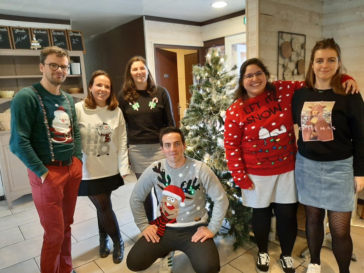 Un repas de fin d'année au <a href="/Centre_RAPSODEE/">Centre RAPSODEE</a> placé sous le signe de la bonne humeur et nos doctorants n'y sont pas pour rien 🎅 ⛄ 🎄
Passez tous de très bonnes fêtes de fin d'année !