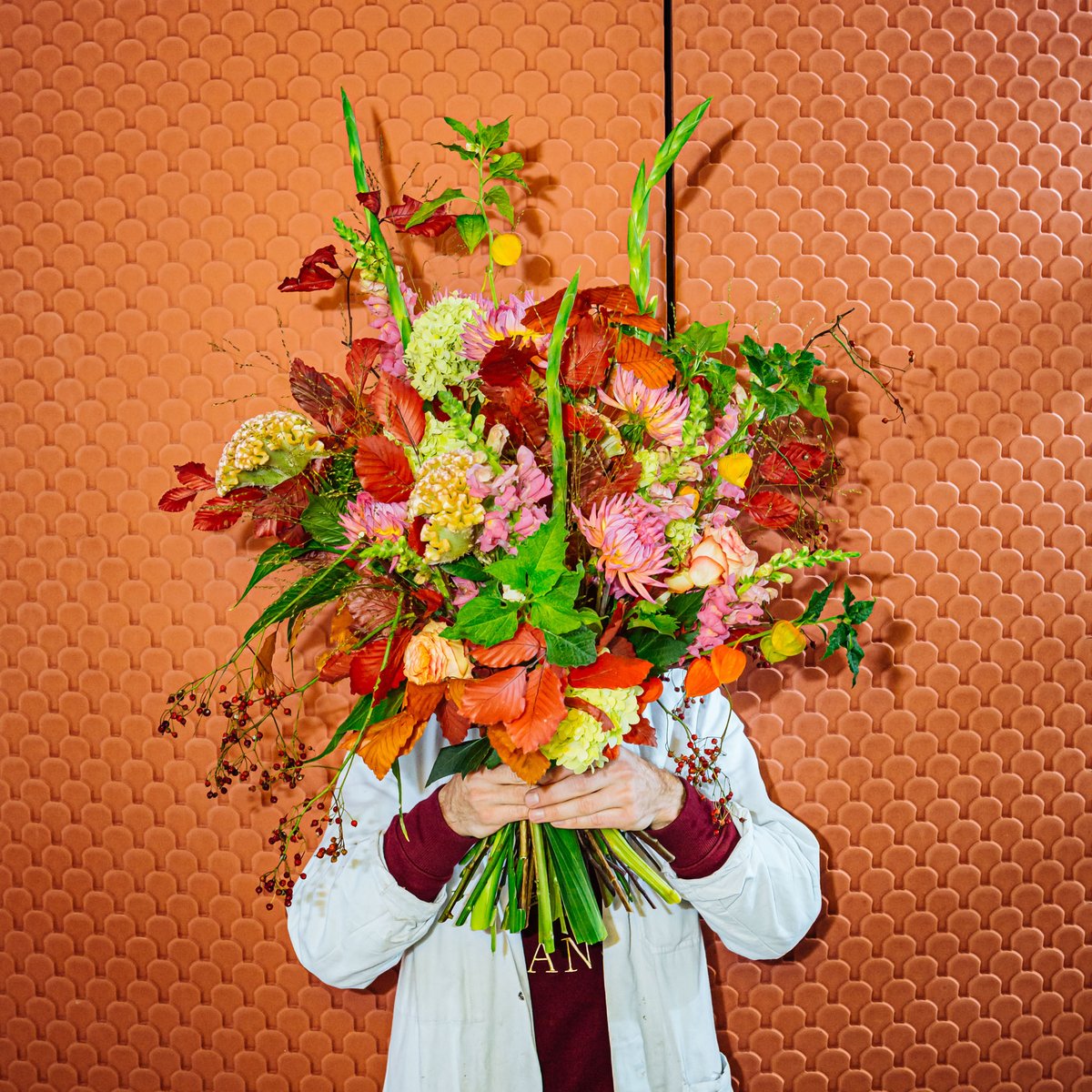 🤩Final result! For this project, we have made the internal cladding based on Terracotta coloured #GFRC concrete in a special pattern. We took care of the engineering, production and installation.
📍Rotterdam
💐's Zomers Botanical Warehouse