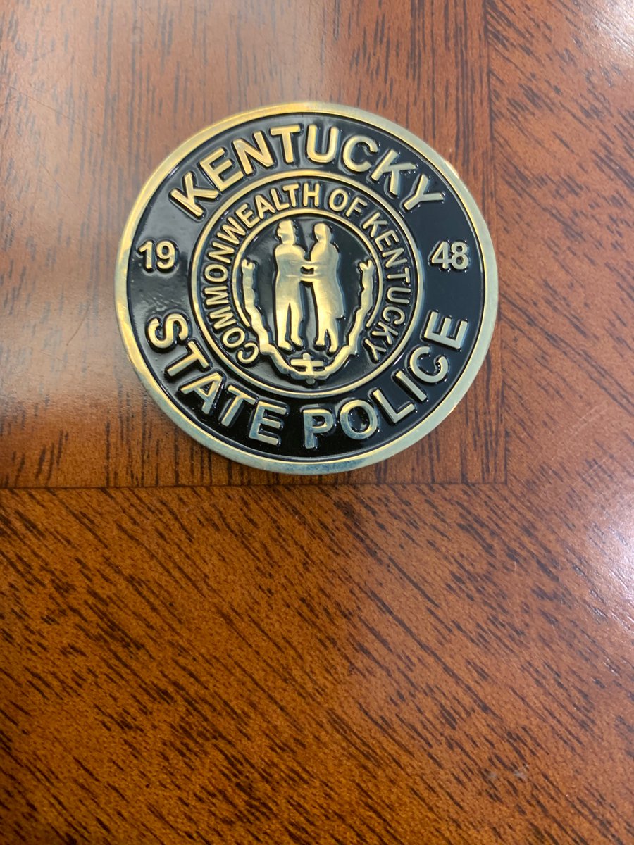 WDKYnews's tweet photo. Today’s WDKY #ChallengeCoinFriday, a retro offering, honors @kystatepolice. This integral partner is the thin
gray line in protecting the Commonwealth, especially in our more rural counties. #all53counties https://t.co/vQlf8mAvaV