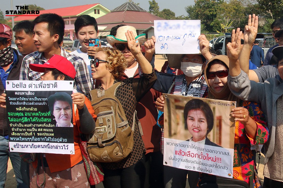 thestandardth's tweet photo. ชาวเชียงใหม่ เขต 8 เคลื่อนไหวชุมนุม เผาหุ่น ไล่ศรีนวลพ้น ส.ส. หลังย้ายขั้ว

ชมภาพเพิ่มเติมและอ่านต่อที่ https://t.co/yMgl2sGvjD

#ศรีนวล #เชียงใหม่
#TheStandardCo https://t.co/ikzOzg45Iz
