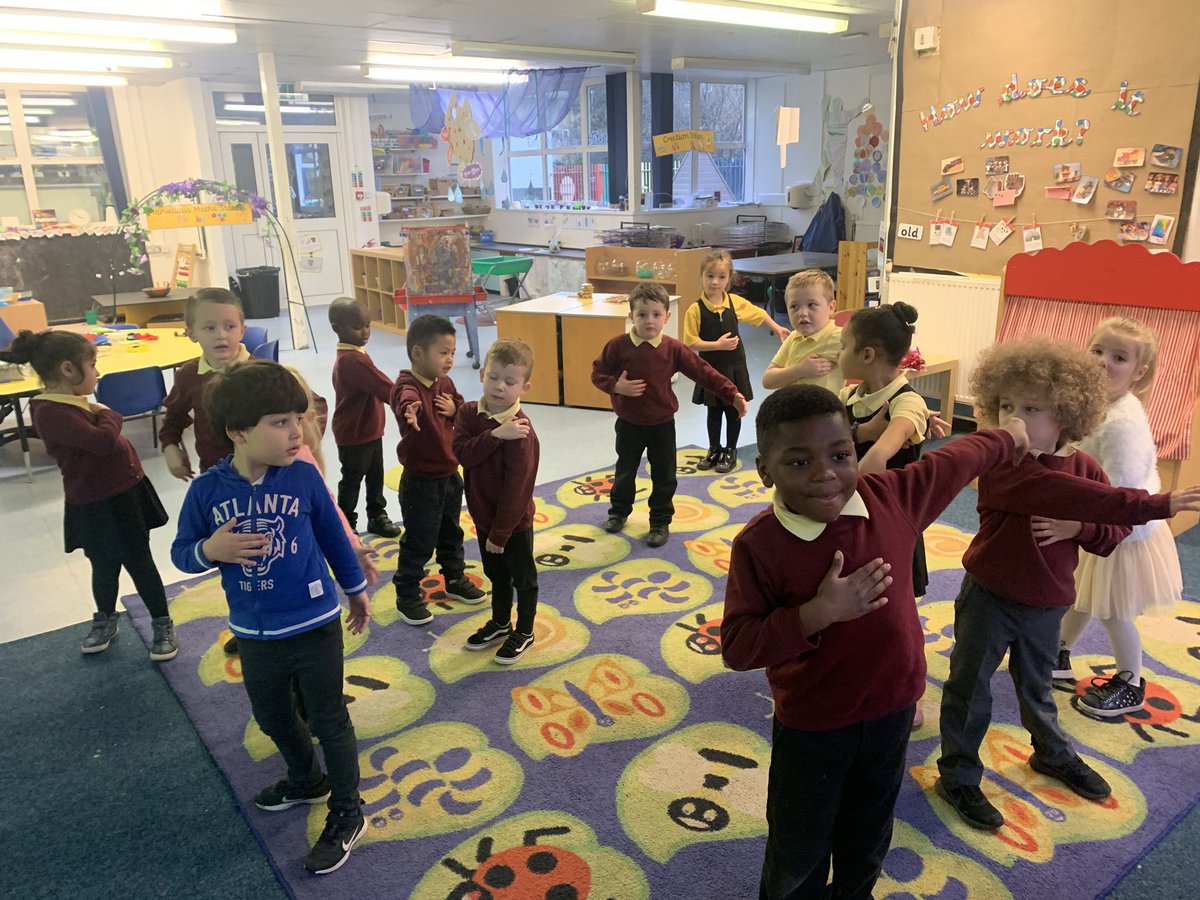 StAlbansSchool1's tweet photo. Our last #pausepoints of 2019! Ending the year with a twist. Pupils have been challenged to teach someone their learnt poses over the break. @gwylanuk  #SACPSYR #SACPSY1 #SACPSFUN https://t.co/lXdxOR25Pp
